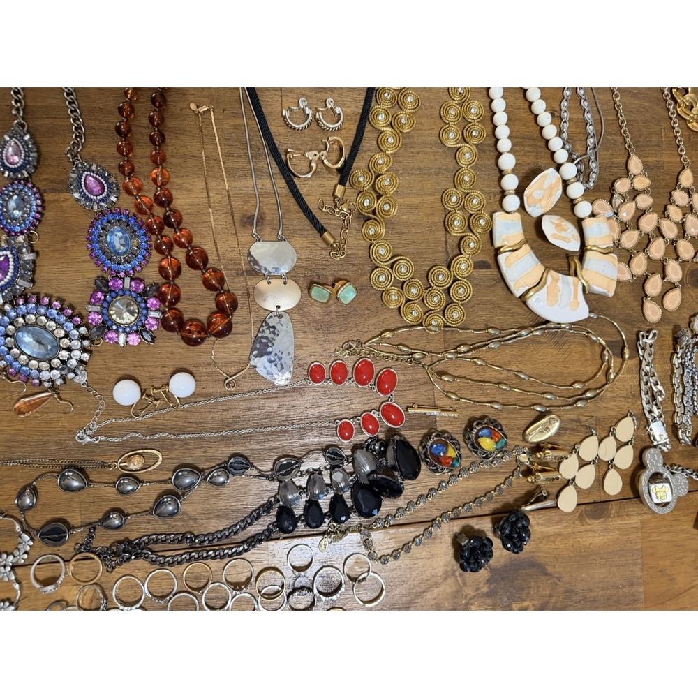 Vintage Modern Costume 99 Pieces Jewelry Lot Signed Necklace Earrings Broach - Picture 6 of 16